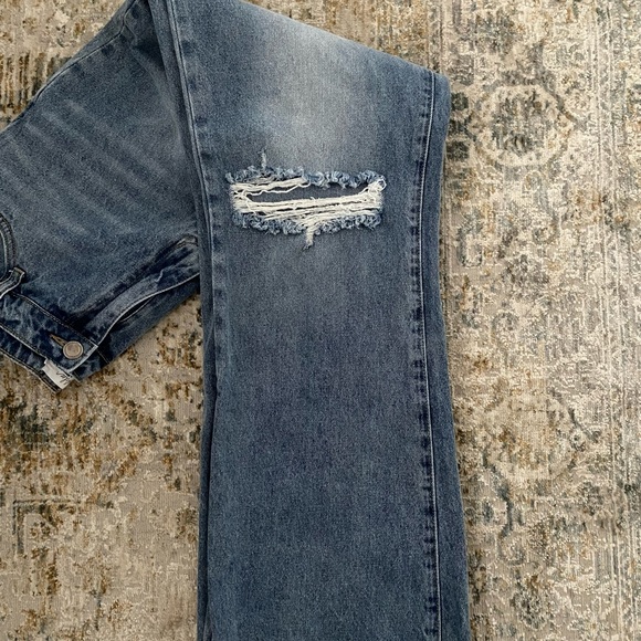 AMARYLLIS Medium Wash Distressed High-Waist Wide-Leg Jeans - Picture 4 of 9